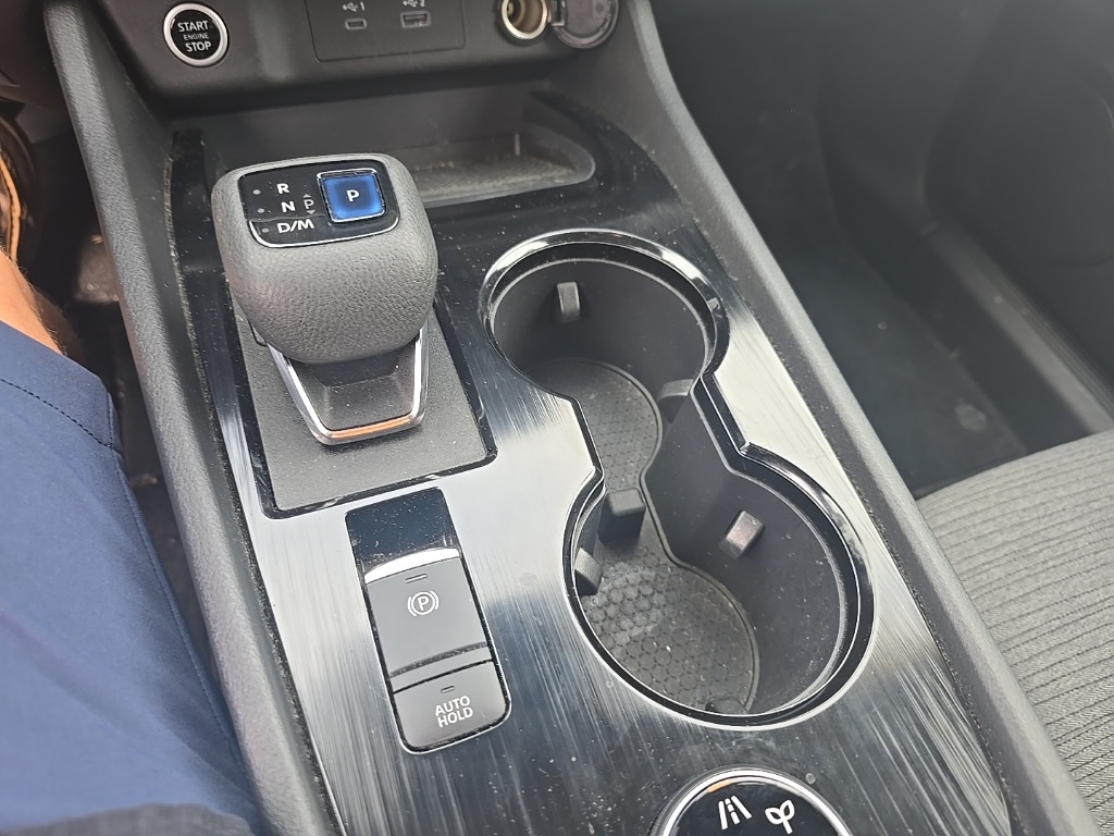 2022 Nissan Rogue SV photo 15