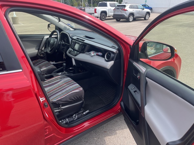 2017 Toyota RAV4 XLE photo 17