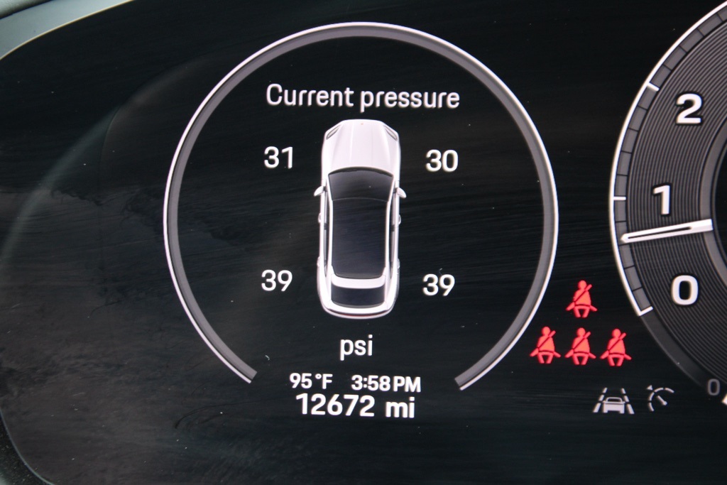2024 Porsche Cayenne Coupe S photo 24