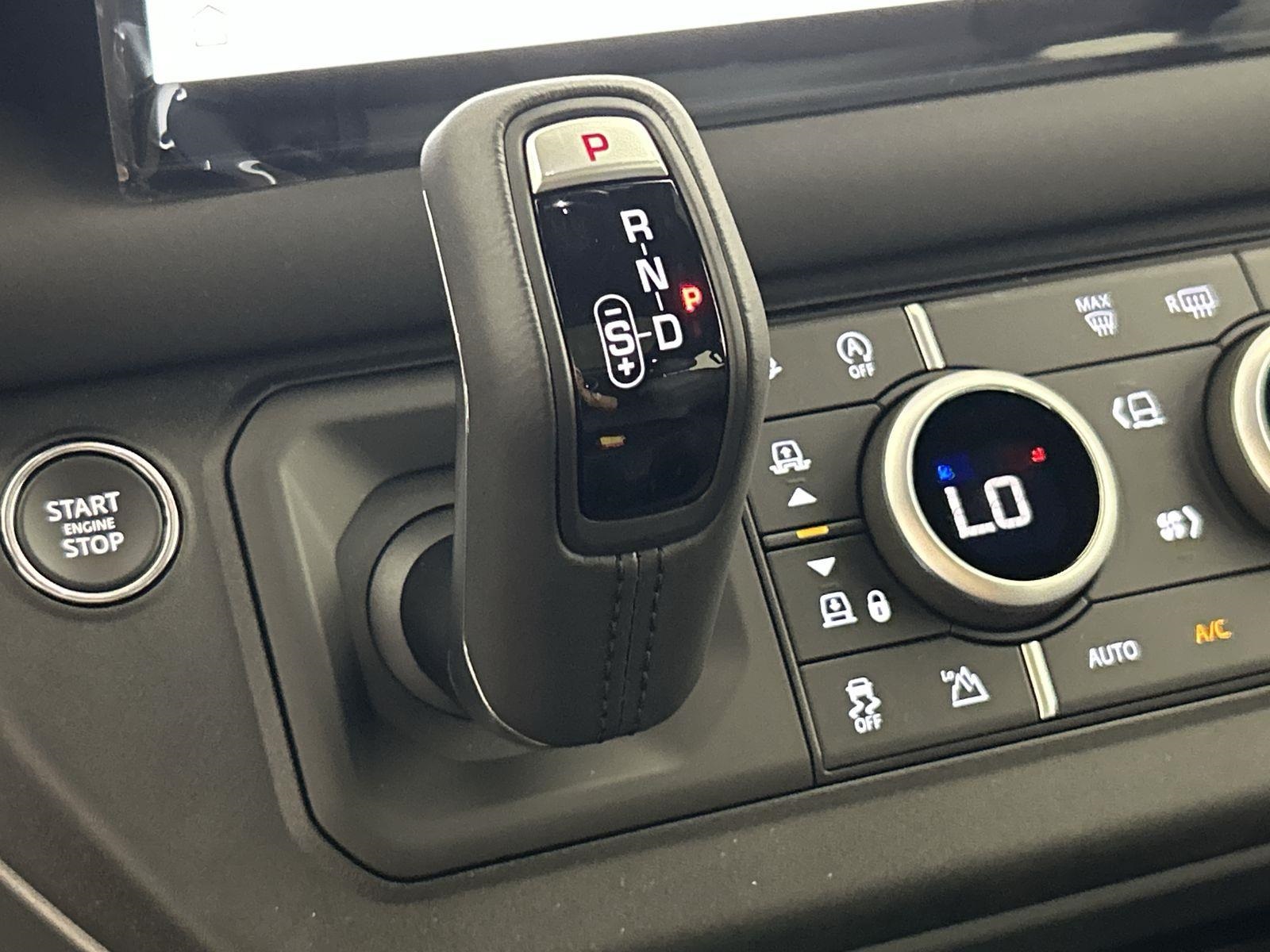 2025 Land Rover Defender 110 S photo 16
