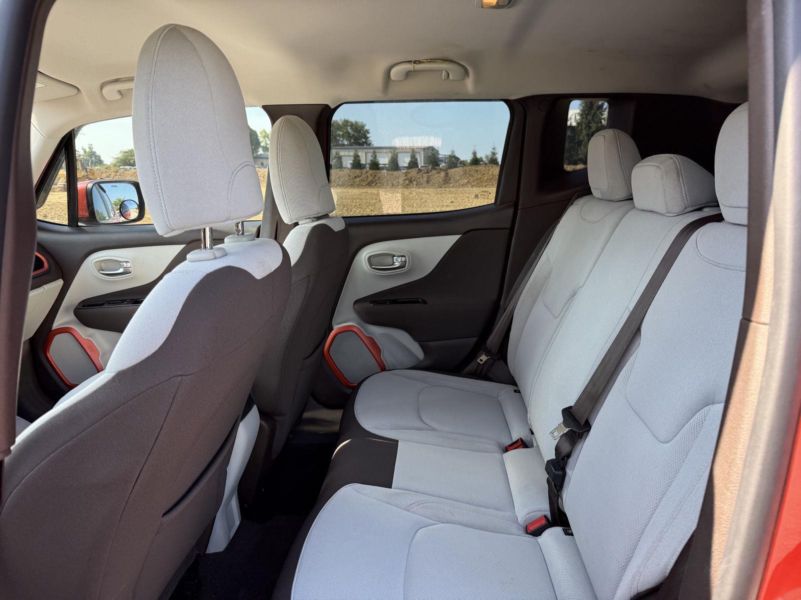 2015 Jeep Renegade Latitude photo 8