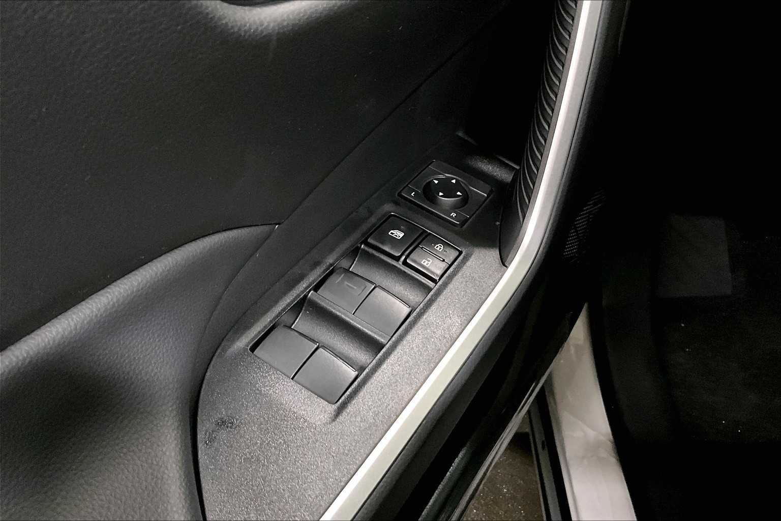 2025 Toyota RAV4 LE photo 19