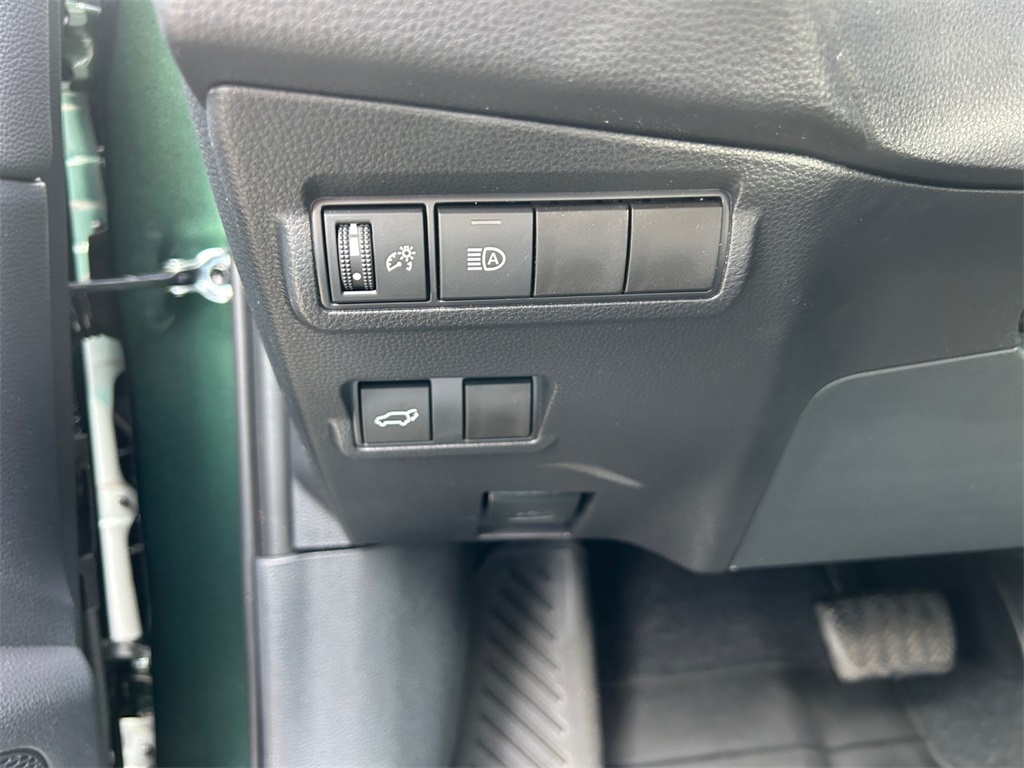 2025 Toyota Corolla Cross XLE photo 22