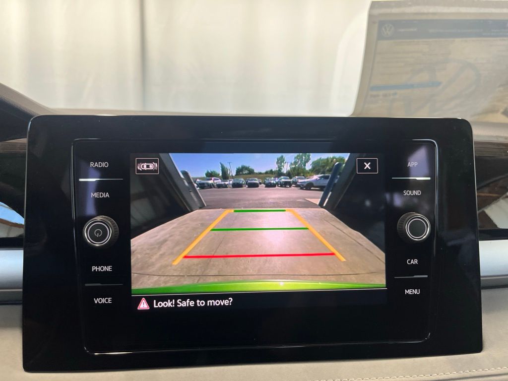 2025 Volkswagen Taos SE photo 16
