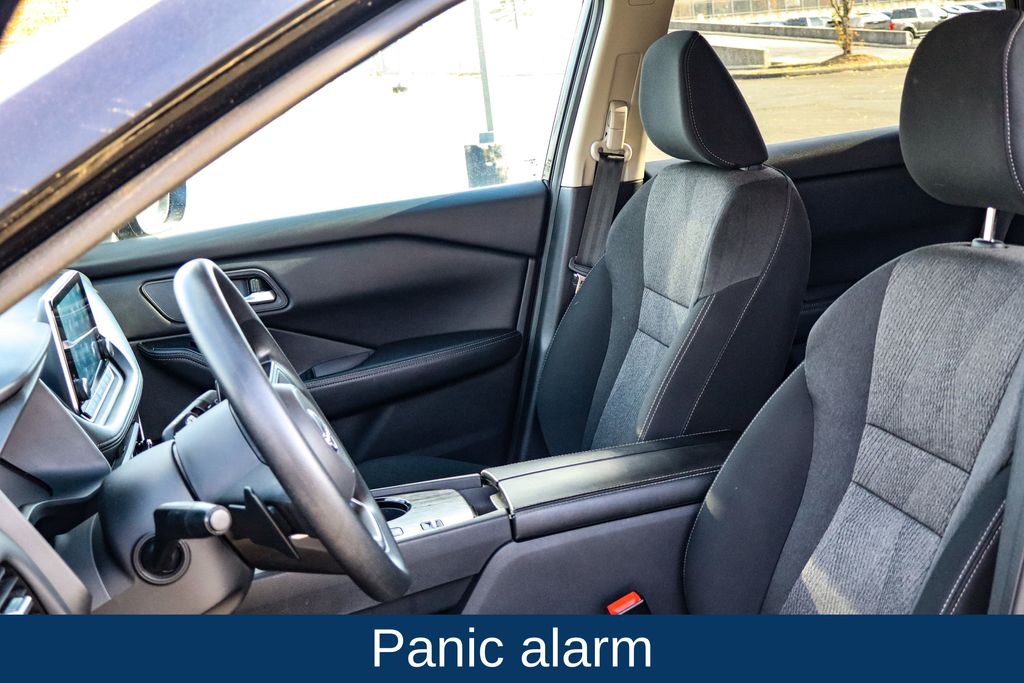 2024 Nissan Rogue SV photo 3