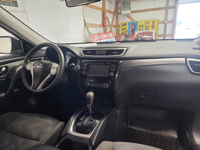 2016 Nissan Rogue SV photo 10