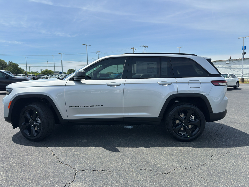 2025 Jeep Grand Cherokee Limited photo 3