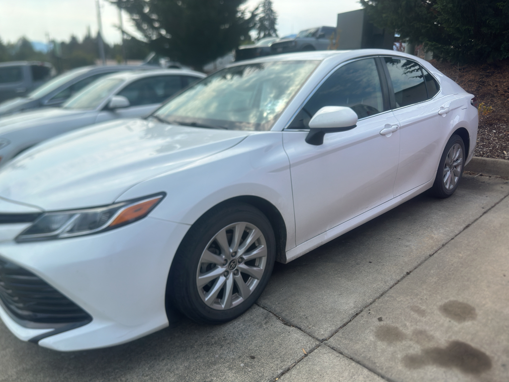 2020 Toyota Camry LE photo 2