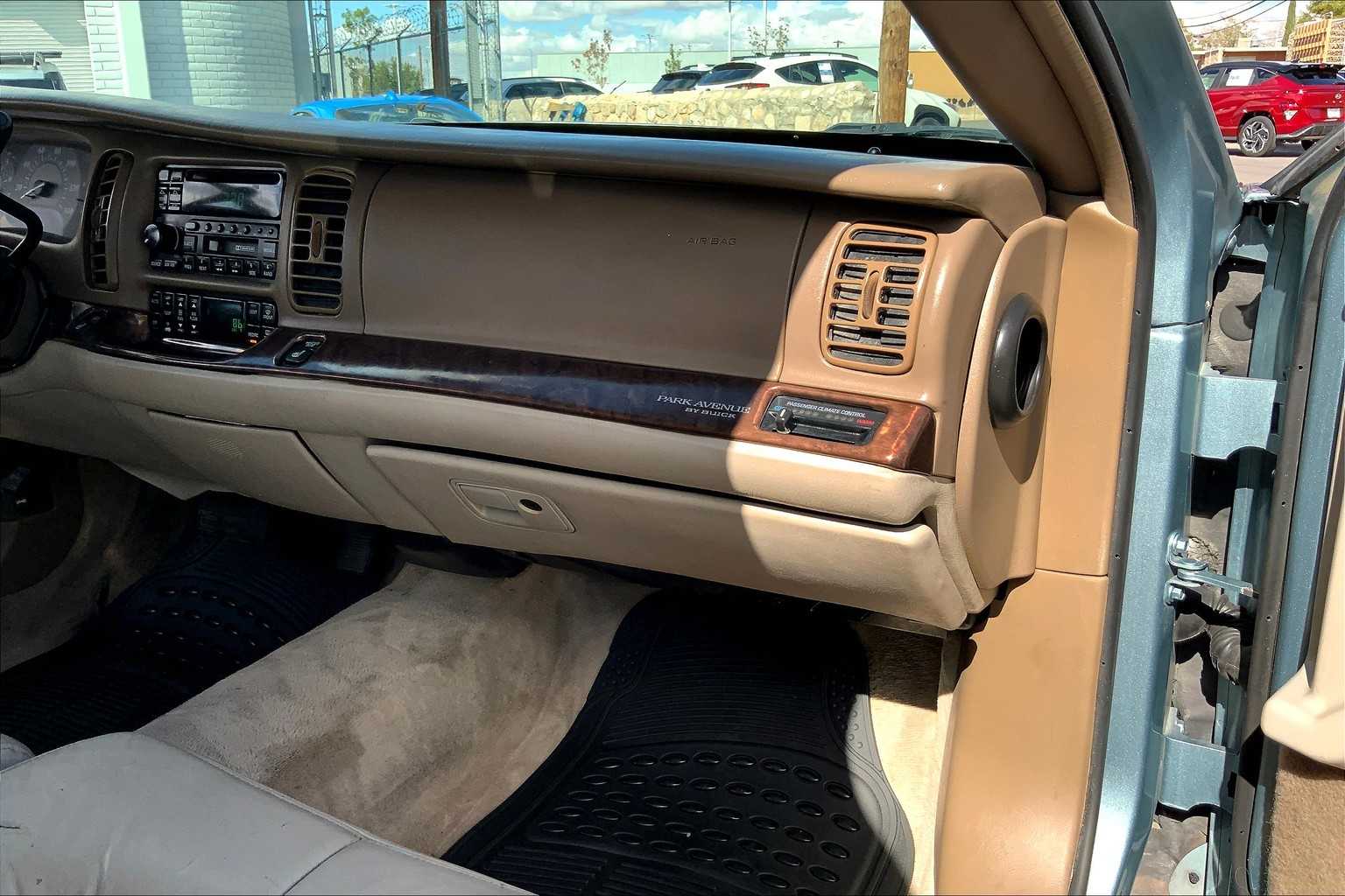 2004 Buick Park Avenue photo 13