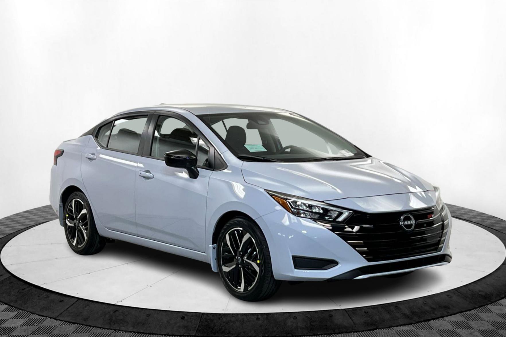 2025 Nissan Versa SR photo 6