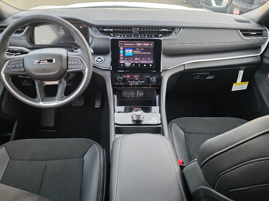 2025 Jeep Grand Cherokee Altitude X photo 2