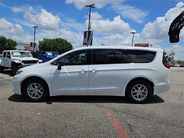 2025 Chrysler Pacifica photo 8