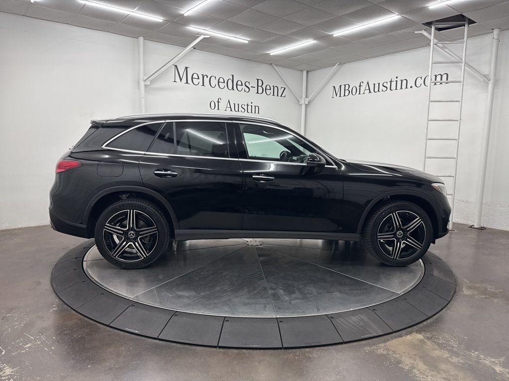 2026 Mercedes Benz GLC 300 photo 5