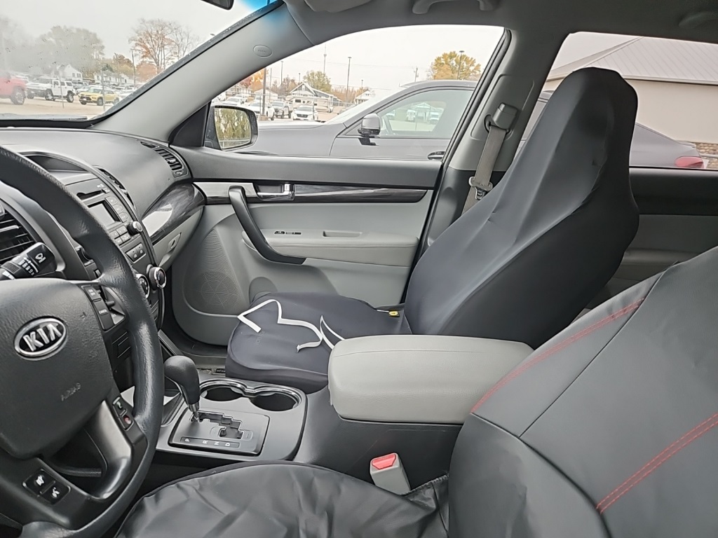 2011 Kia Sorento LX photo 3
