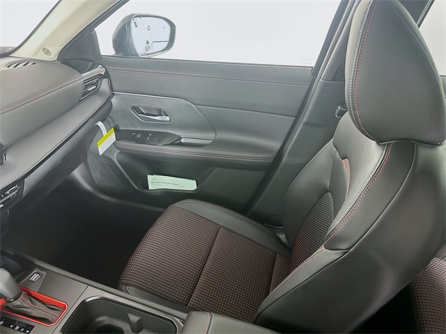 2026 Nissan Kicks SR photo 17