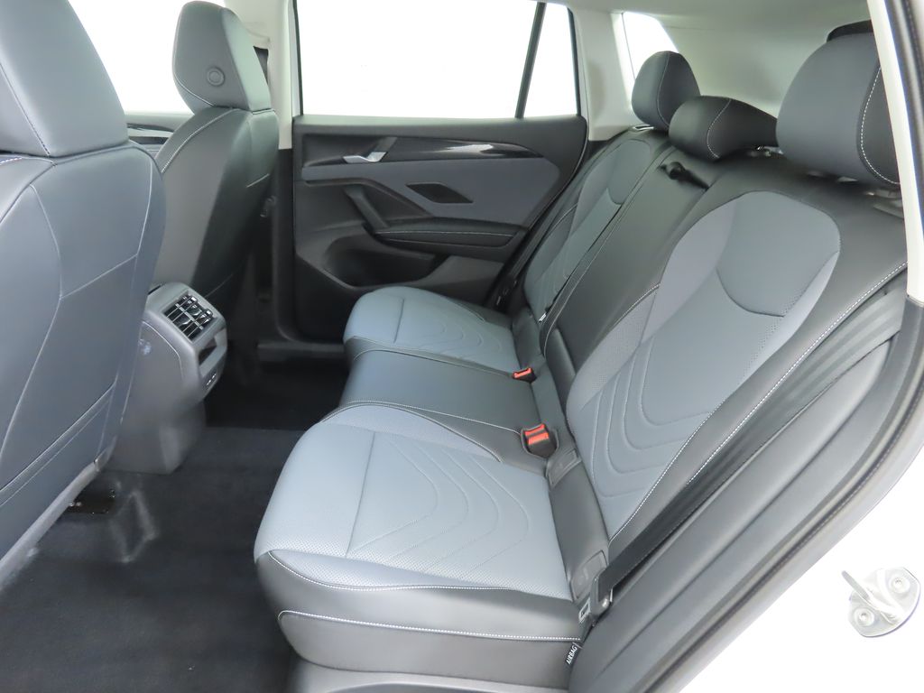 2025 Volkswagen Tiguan SE photo 22