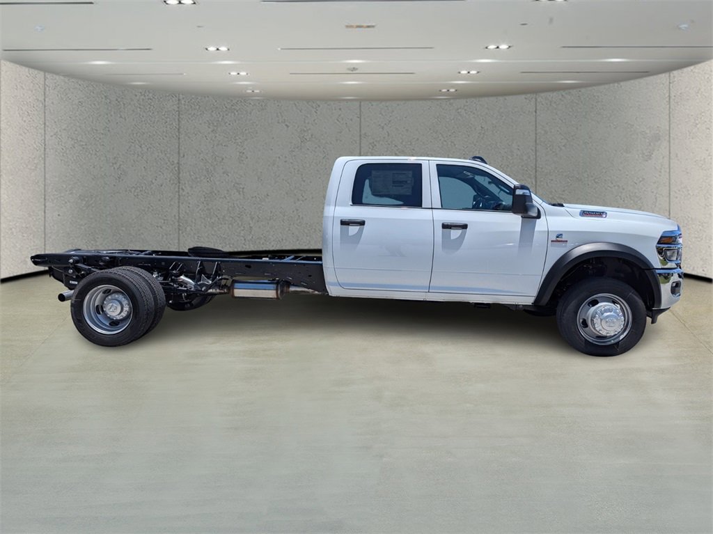 2025 Ram 5500 Tradesman photo 3