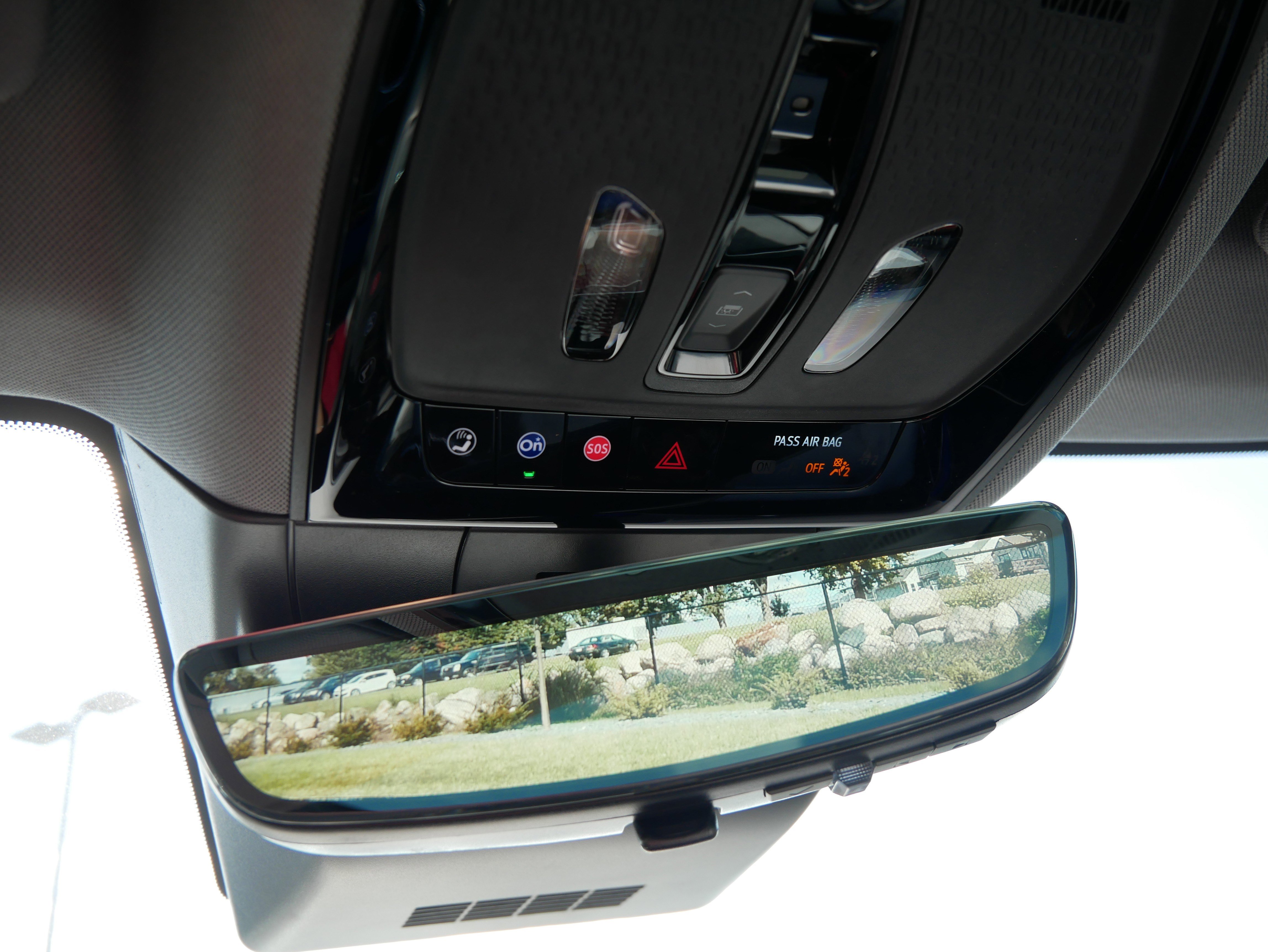 2025 Cadillac Optiq Luxury photo 12