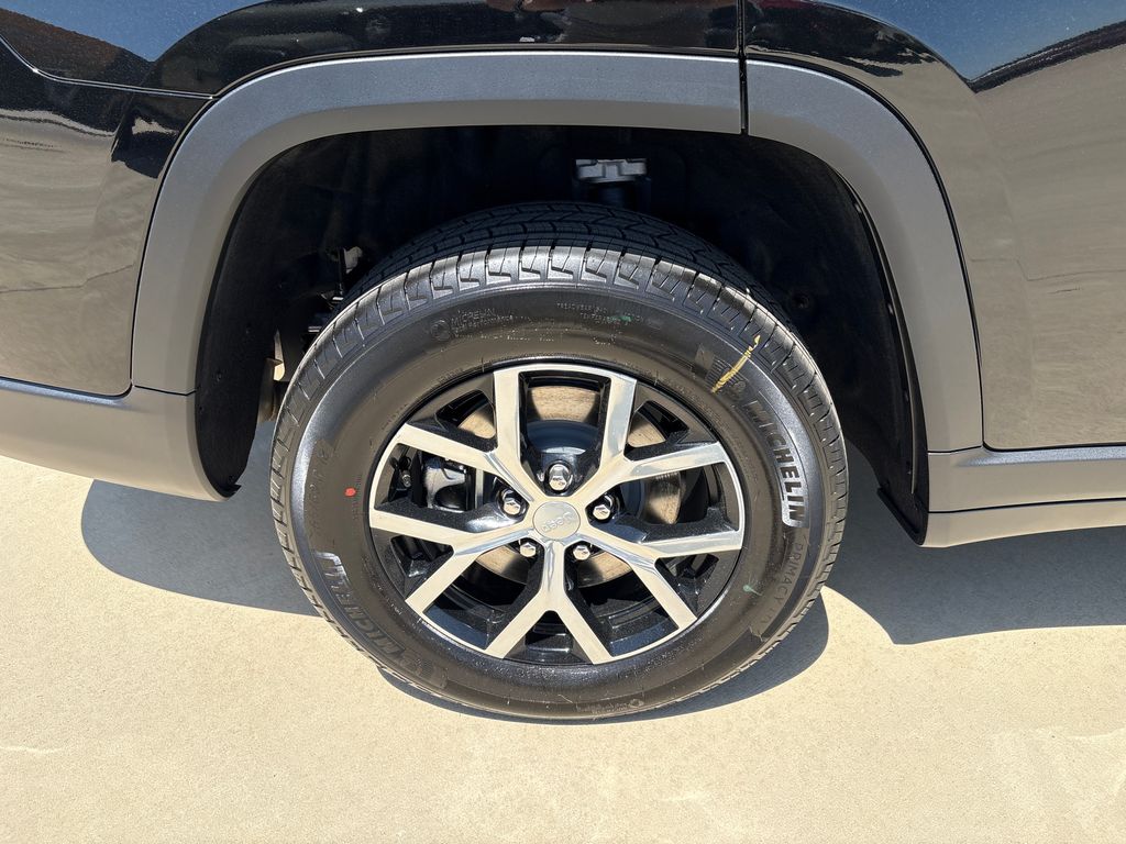 2025 Jeep Grand Cherokee Limited photo 4