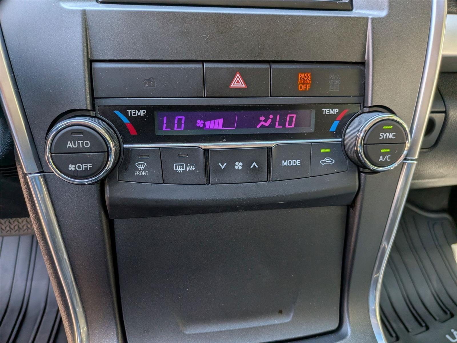 2015 Toyota Camry XSE photo 22