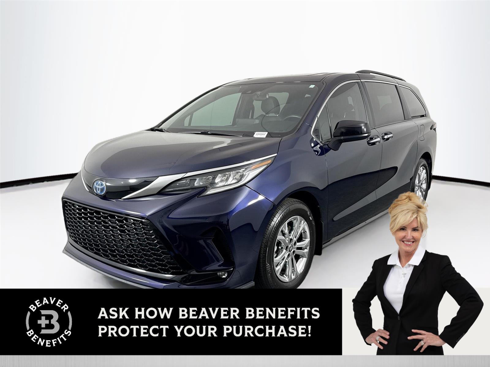 2022 Toyota Sienna XSE's photo