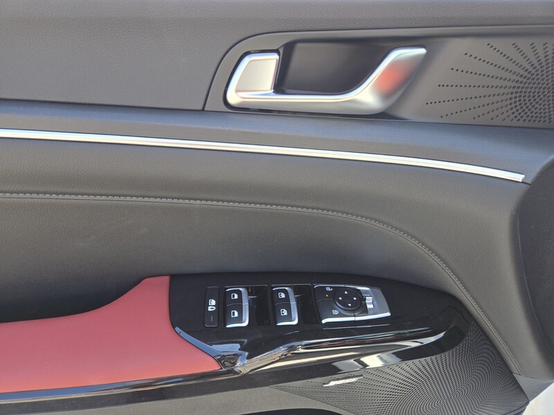 2025 Kia K5 GT-Line photo 9