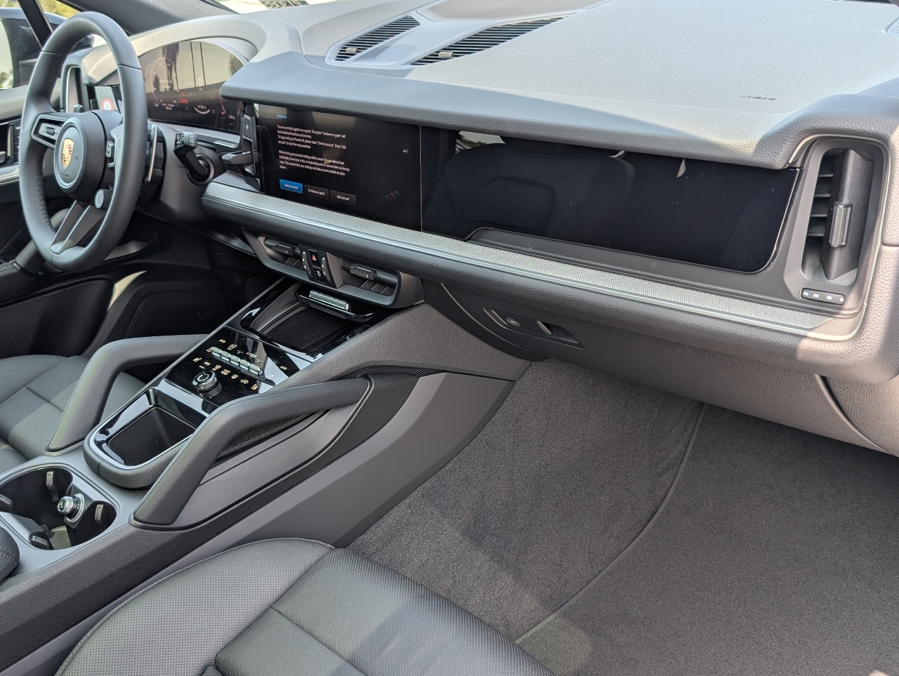 2025 Porsche Cayenne photo 13