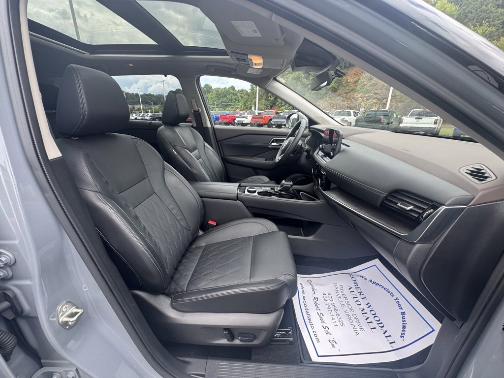 2023 Nissan Rogue Platinum photo 9