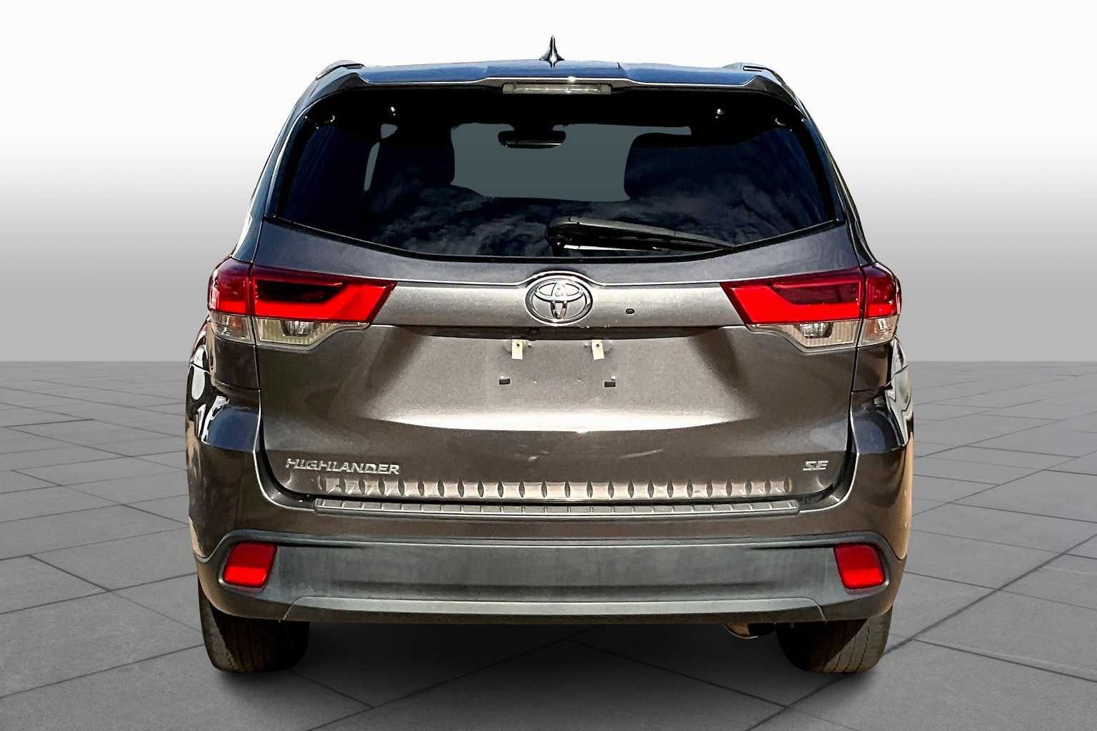 2017 Toyota Highlander SE photo 4