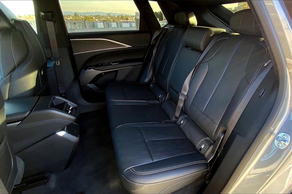 2025 Cadillac Lyriq Luxury photo 28