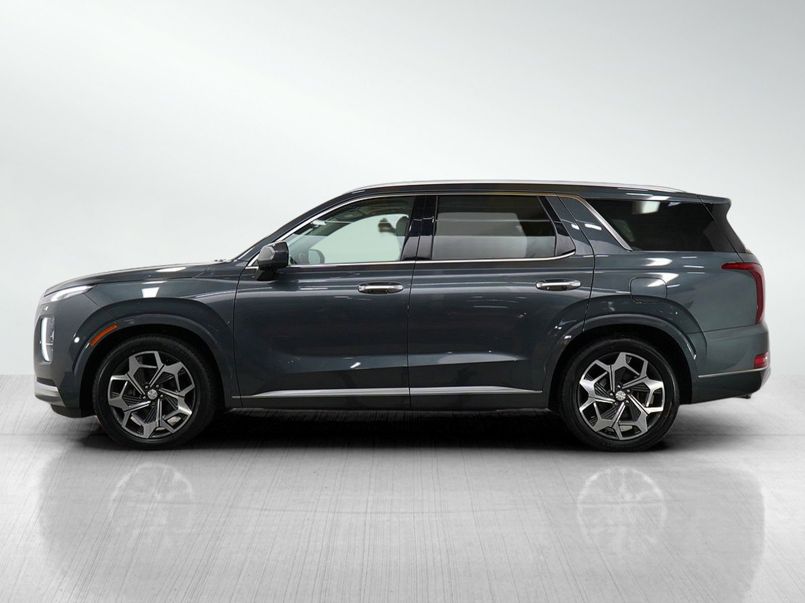 Used 2021 Hyundai Palisade Calligraphy with VIN KM8R7DHE7MU288569 for sale in Minneapolis, Minnesota