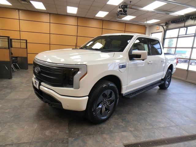 2025 Ford F-150 Lightning Lariat photo 4