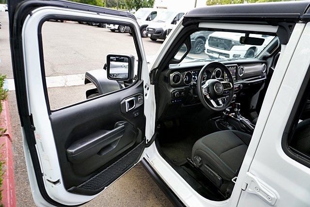 2023 Jeep Wrangler Rubicon 4xe photo 37