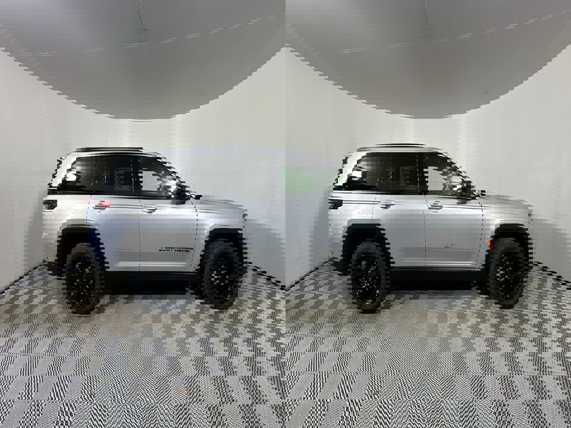 2025 Jeep Grand Cherokee Limited photo 3
