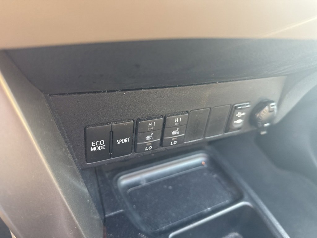 2015 Toyota RAV4 Limited photo 4