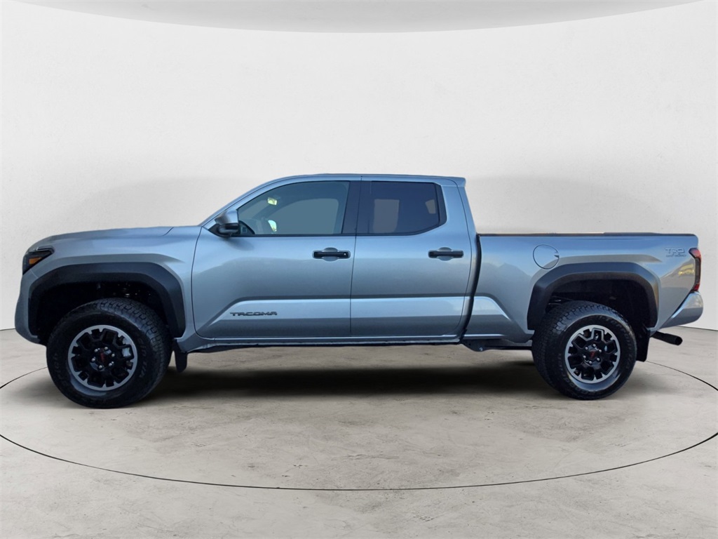 2024 Toyota Tacoma TRD Off-Road photo 2