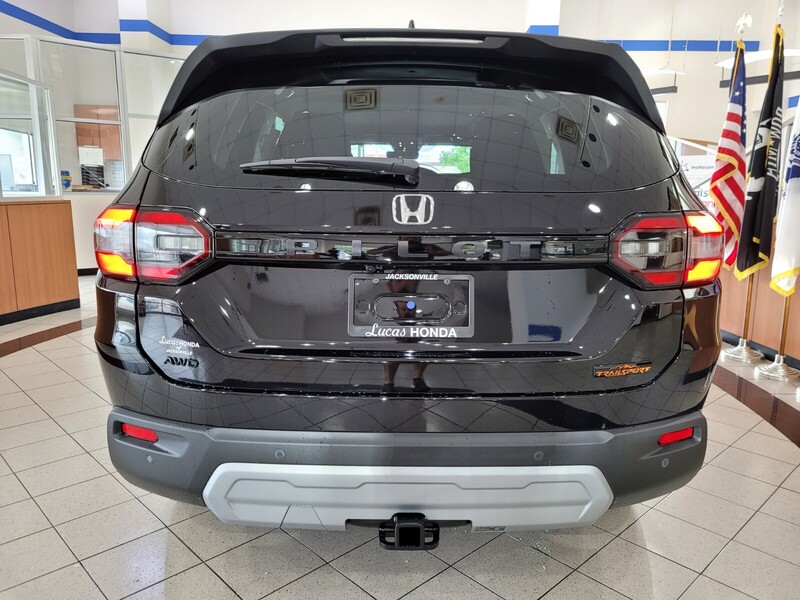 2025 Honda Pilot TrailSport photo 4