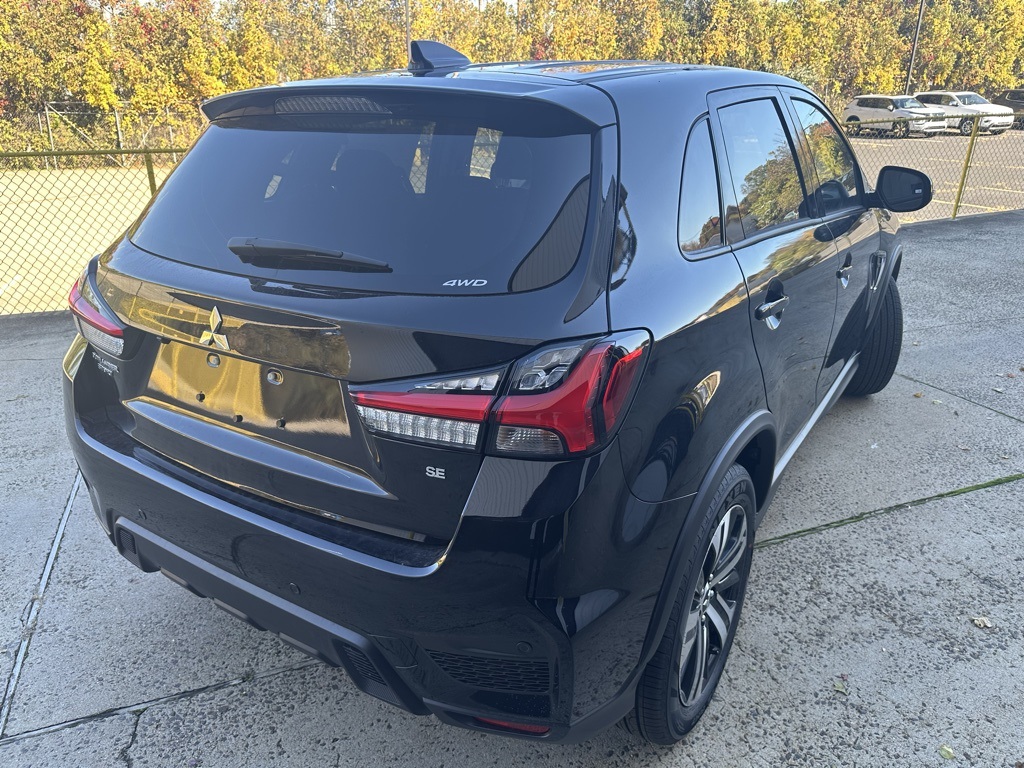 2025 Mitsubishi Outlander Sport SE photo 4