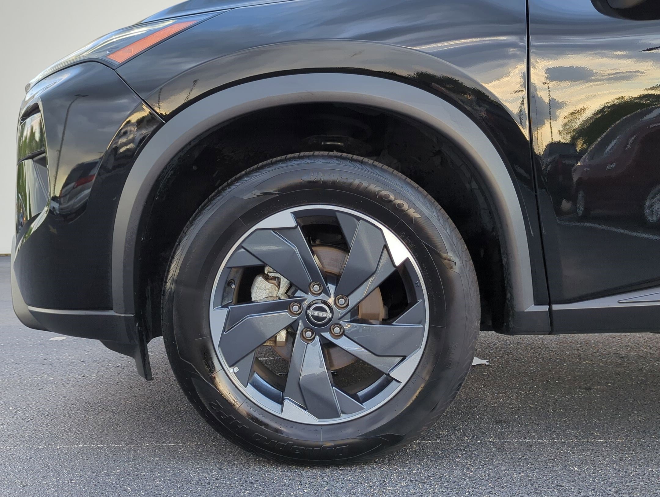 2024 Nissan Rogue SV photo 11