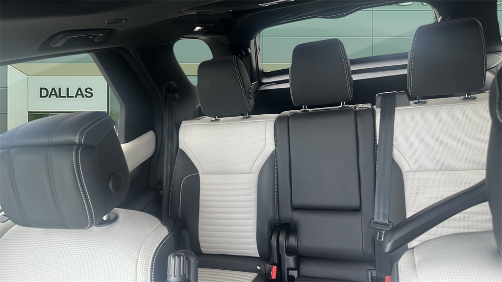 2024 Land Rover Discovery SE photo 8