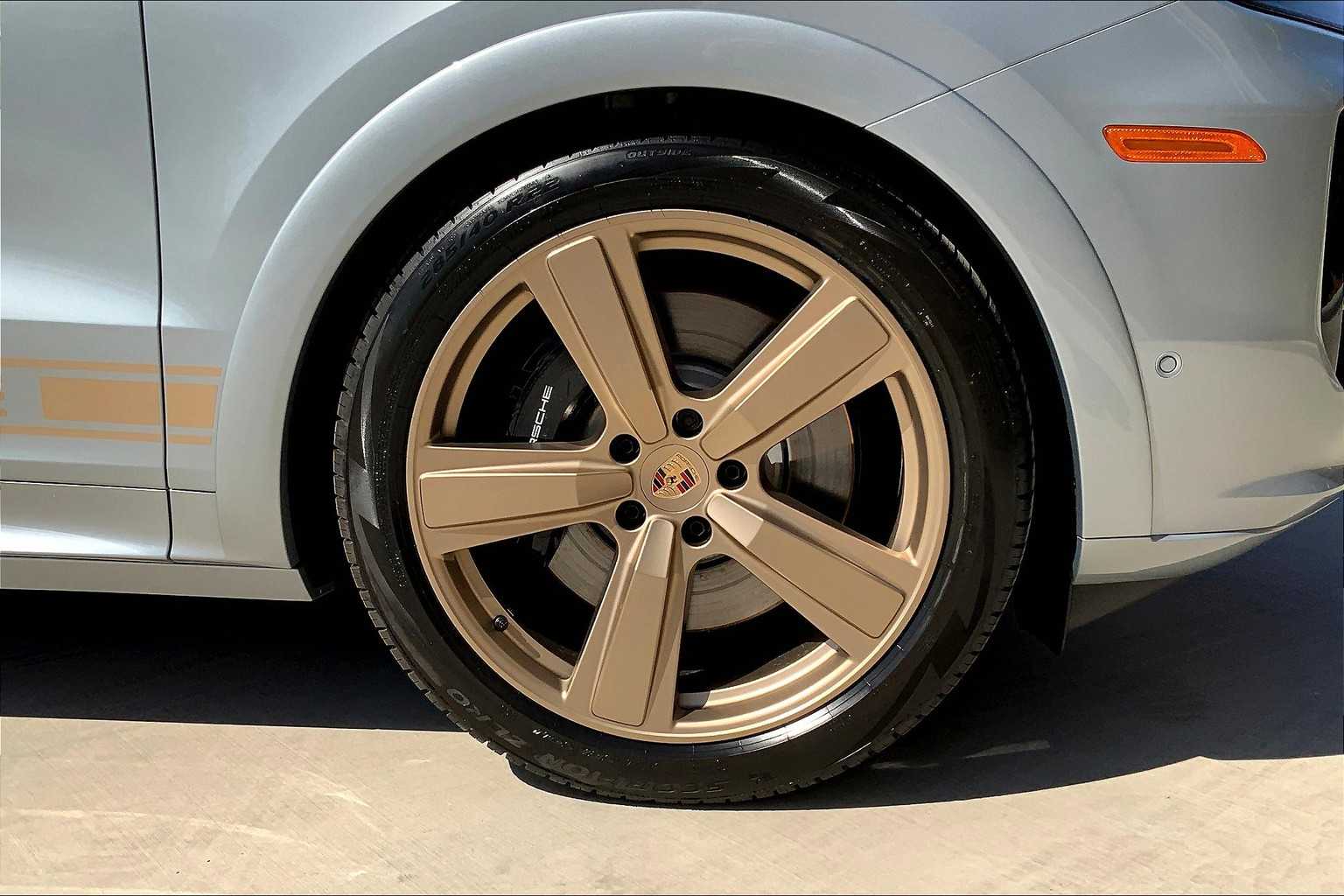2025 Porsche Cayenne GTS Coupe photo 11