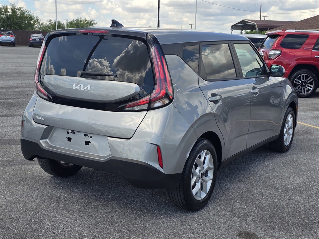 2024 Kia Soul LX photo 4
