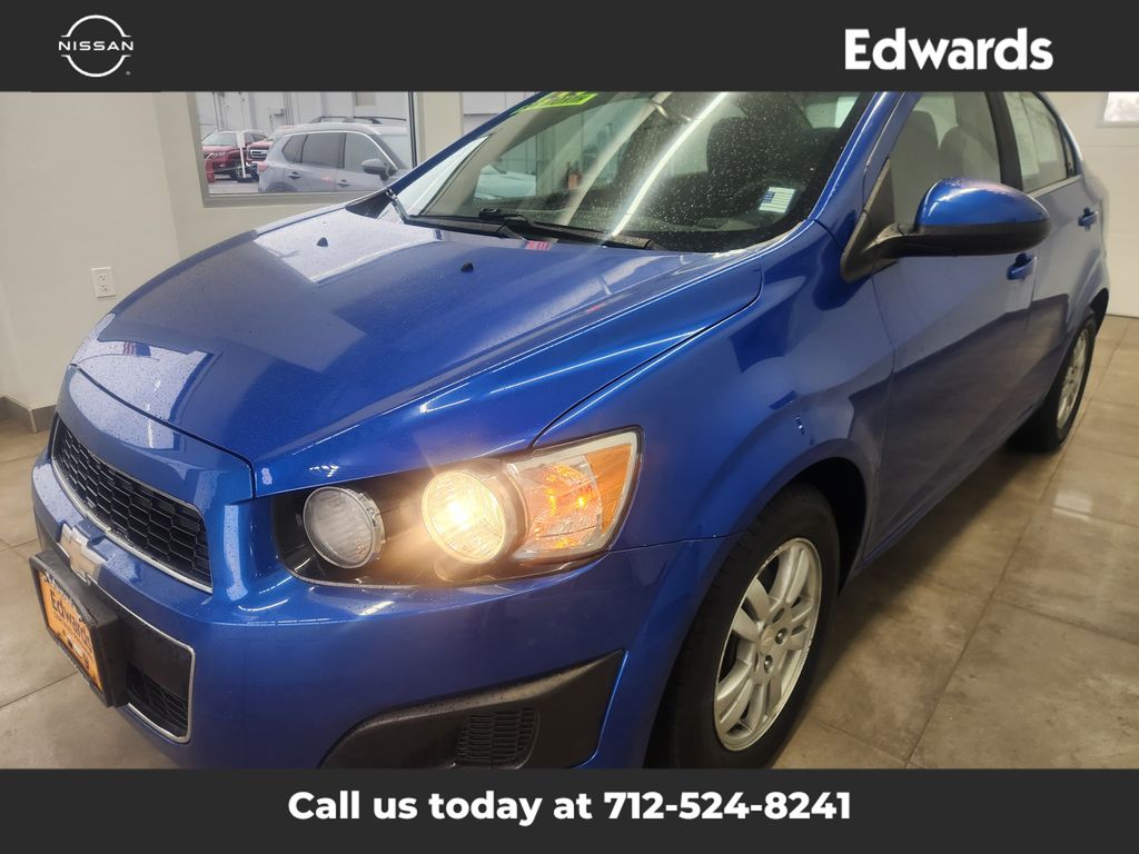 2016 Chevrolet Sonic LT photo 3