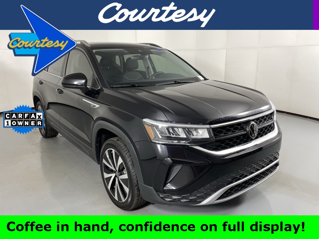 2024 Volkswagen Taos SE's photo