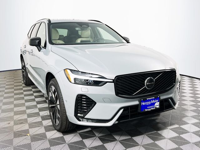 2026 Volvo XC60 Plus's photo