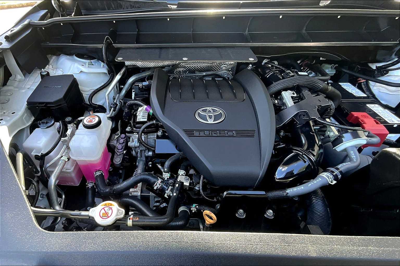 2023 Toyota Highlander LE photo 28