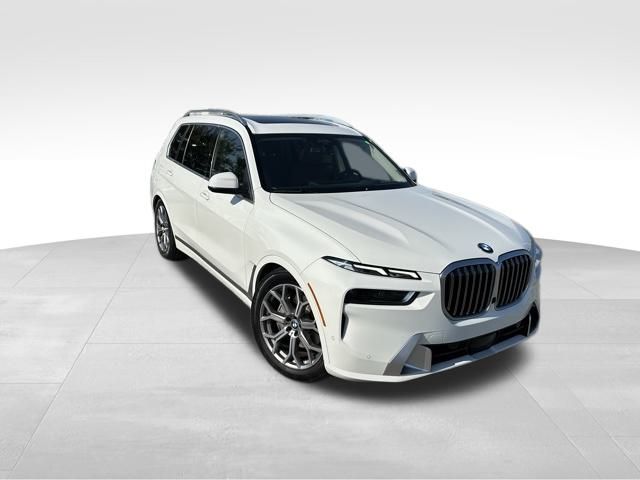 2023 BMW X7 40i's photo