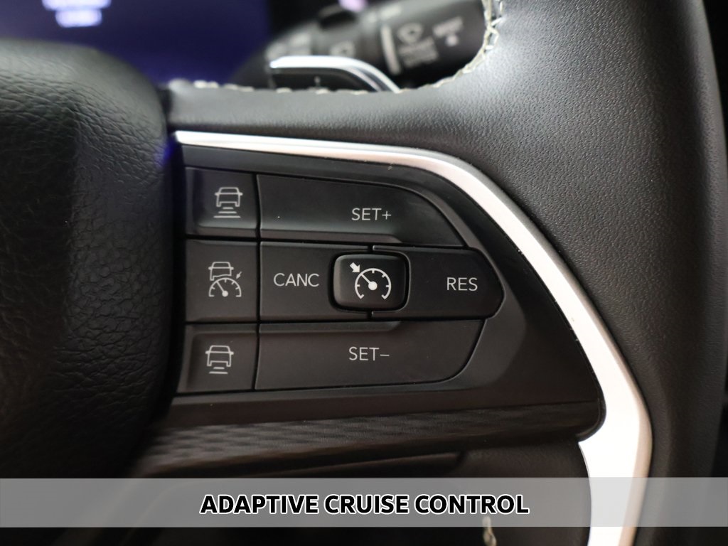 2023 Jeep Grand Cherokee Laredo Altitude photo 2