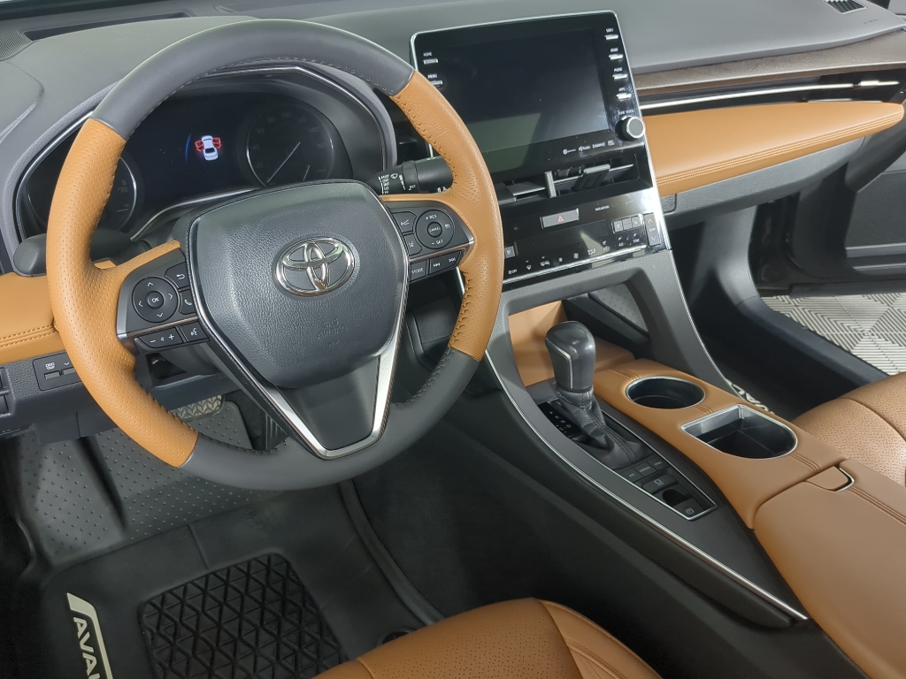 2020 Toyota Avalon Limited Hybrid photo 15
