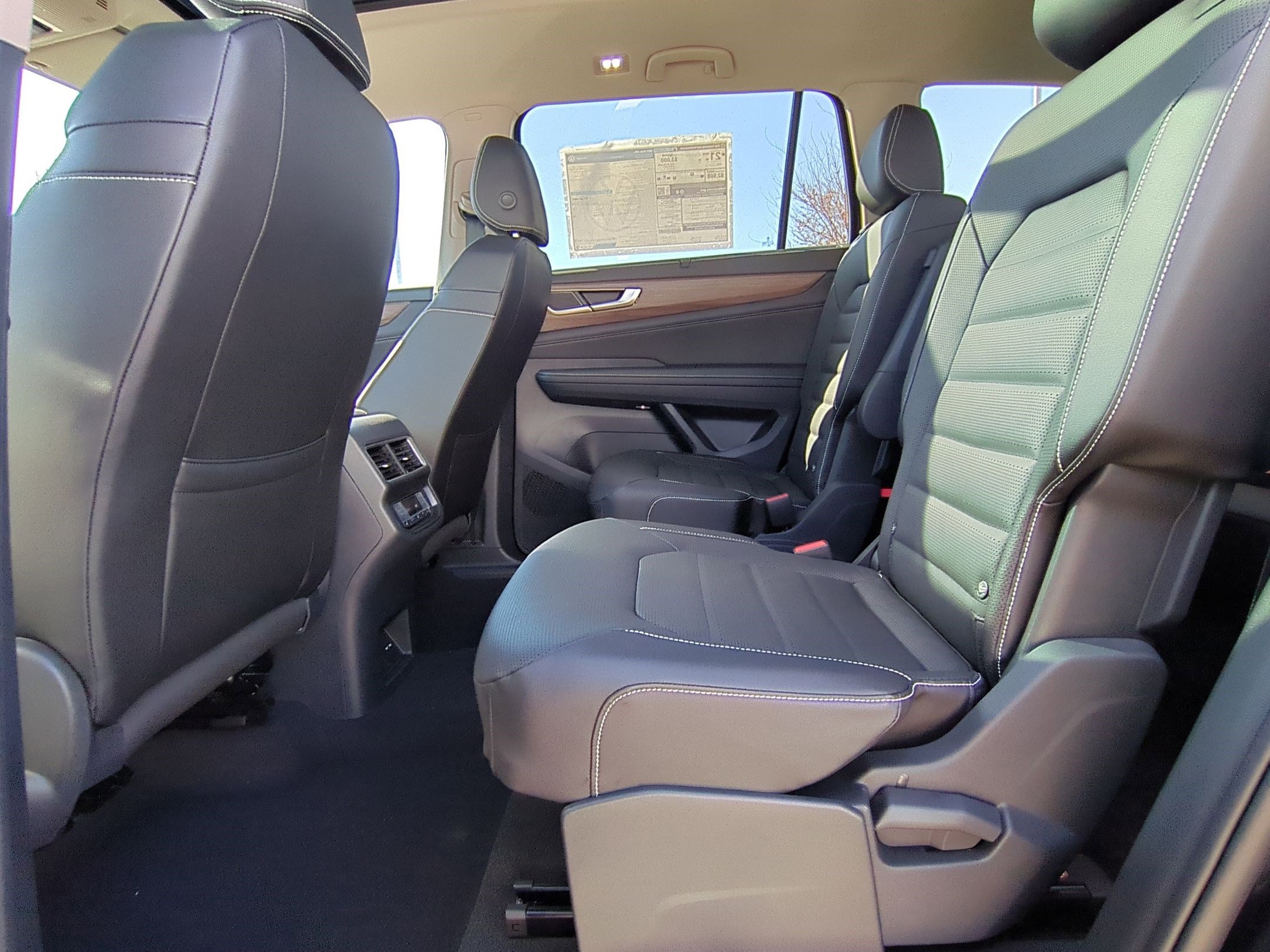 2025 Volkswagen Atlas SEL photo 16